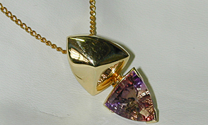 AMETHYST ANS CITRINE COLOURED PENDANT AND CHAIN